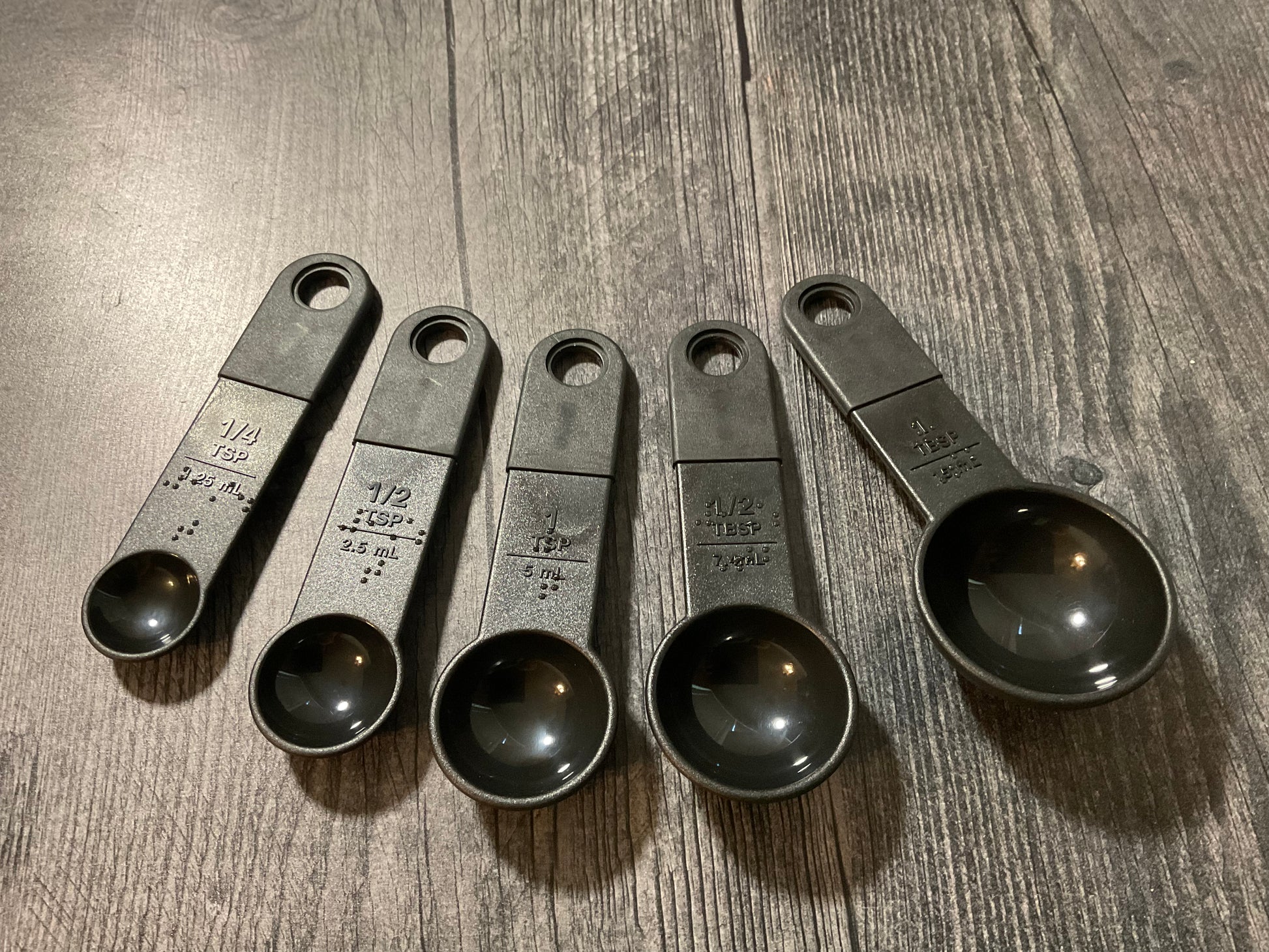 Wide shot of the measuring spoons with braille on them